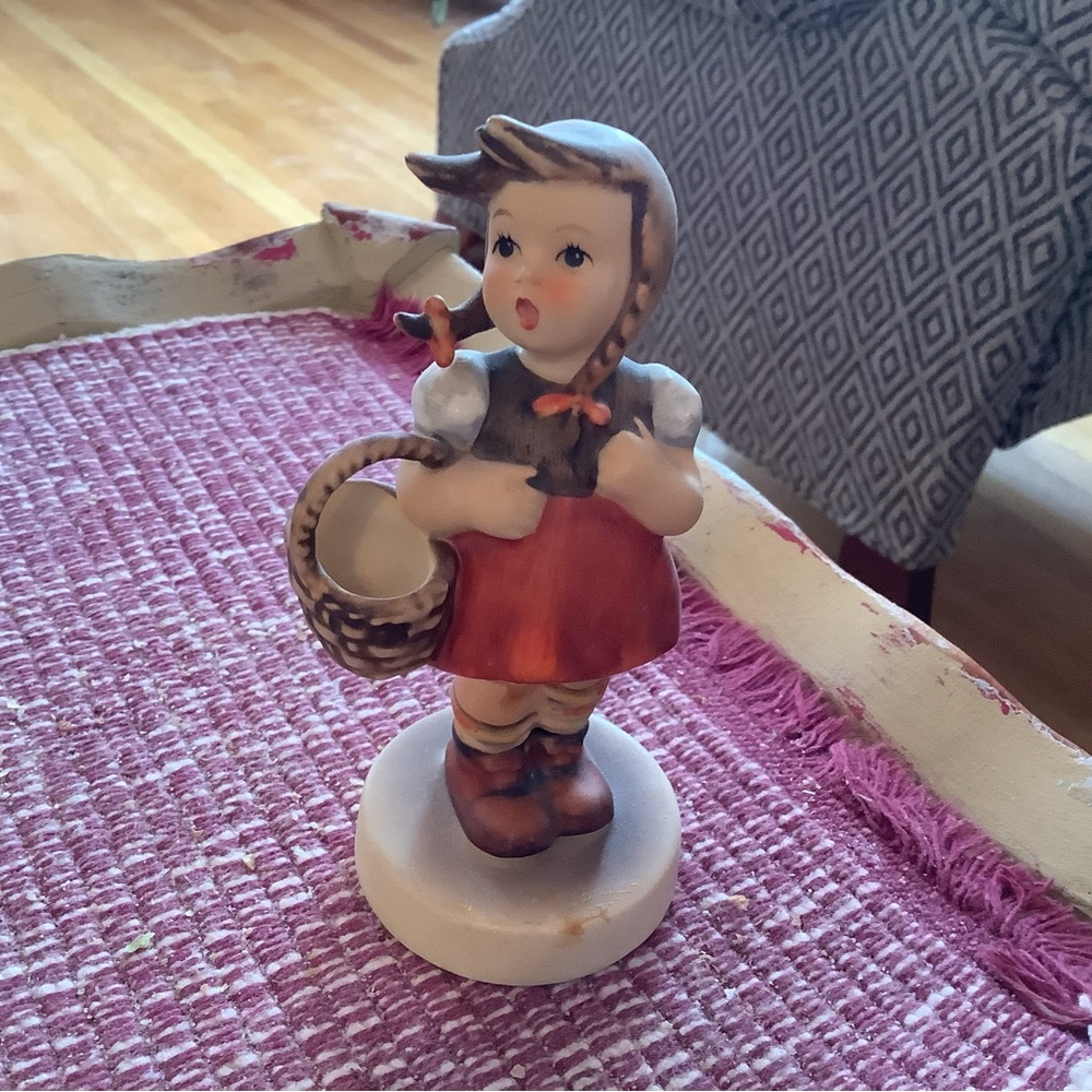 Vintage girl Hummel